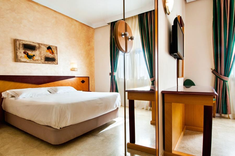 Hotel Del Val - Parking Gratuito アンドゥハル エクステリア 写真