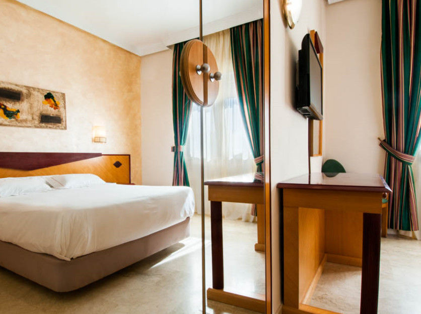 Hotel Del Val - Parking Gratuito アンドゥハル エクステリア 写真